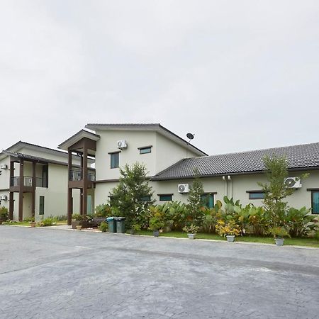 D' Qamar Guesthouse Kuantan Bagian luar foto