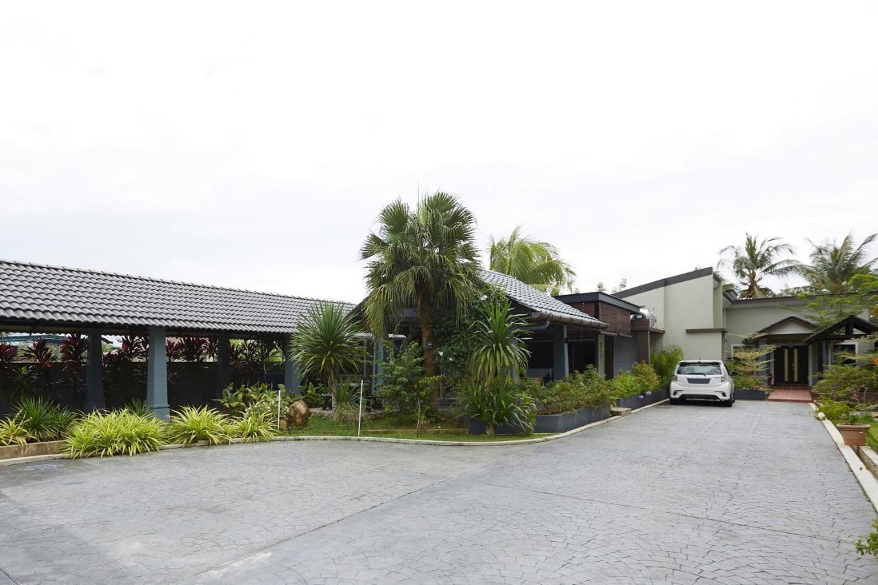 D' Qamar Guesthouse Kuantan Bagian luar foto