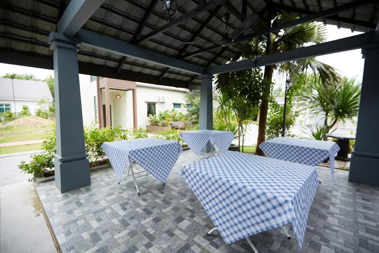 D' Qamar Guesthouse Kuantan Bagian luar foto