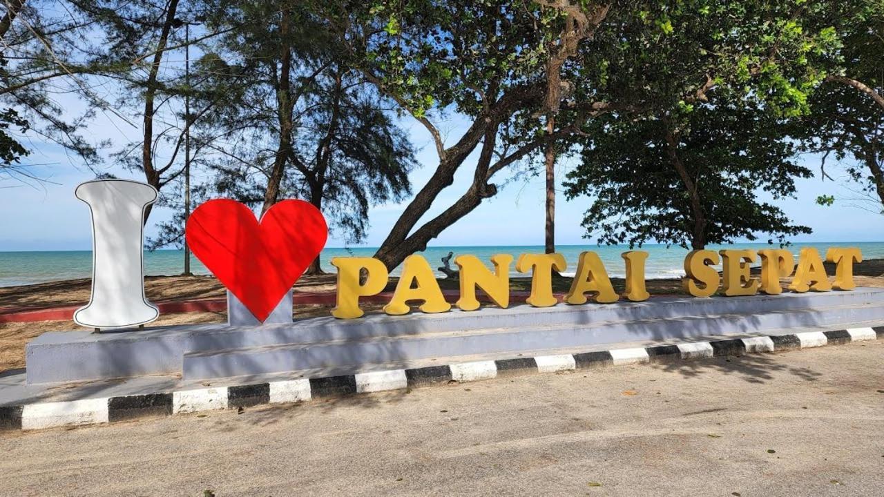 D' Qamar Guesthouse Kuantan Bagian luar foto